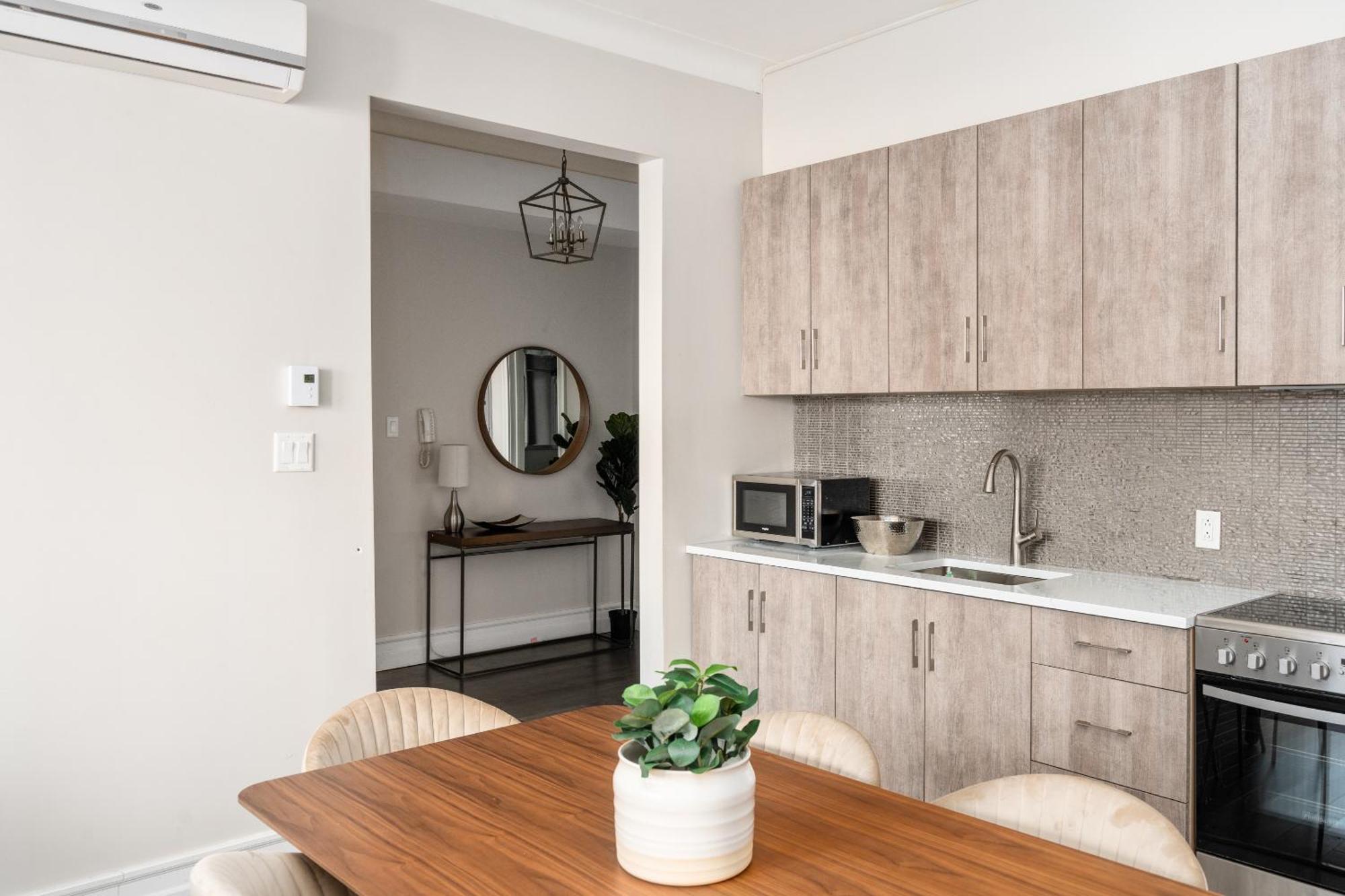 Prime Residence- Mile End Apartment Montreal